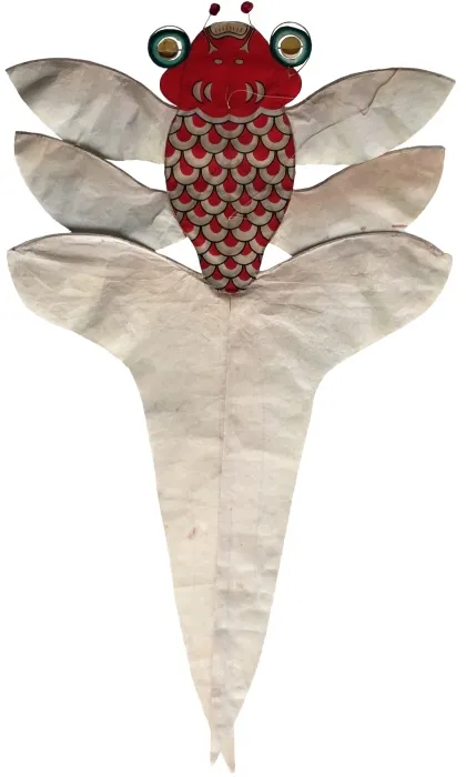 Objet en papier décoré, en forme de poisson, peint en rouge